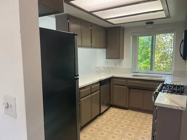 2806 Cacatua St #C — Photo 11
