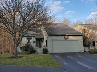 82 Winding Creek Ln, Rochester, NY 14625