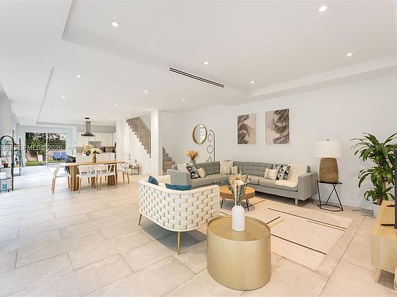 3rd image of 2908 Virginia St #2908