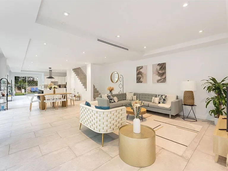 2908 Virginia St #2908 — Photo 3