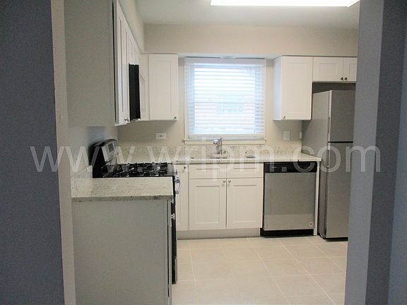 4th image of 13601 Loomis Ln