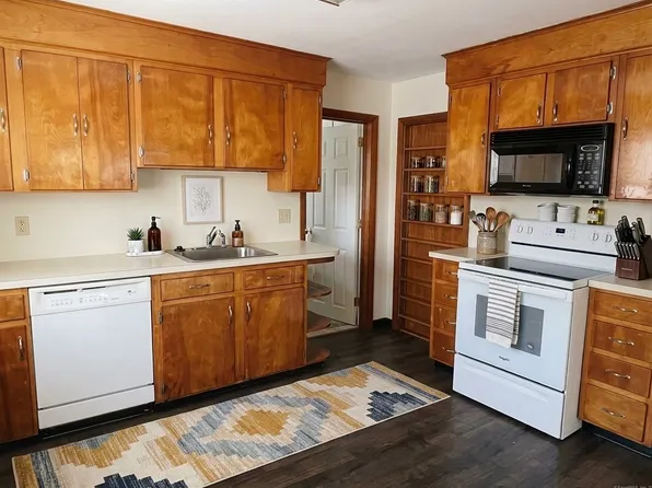 32 Iowa St Unit 2, Torrington, CT 06790