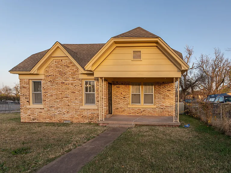 2442 N Jordan Ave — Photo 25