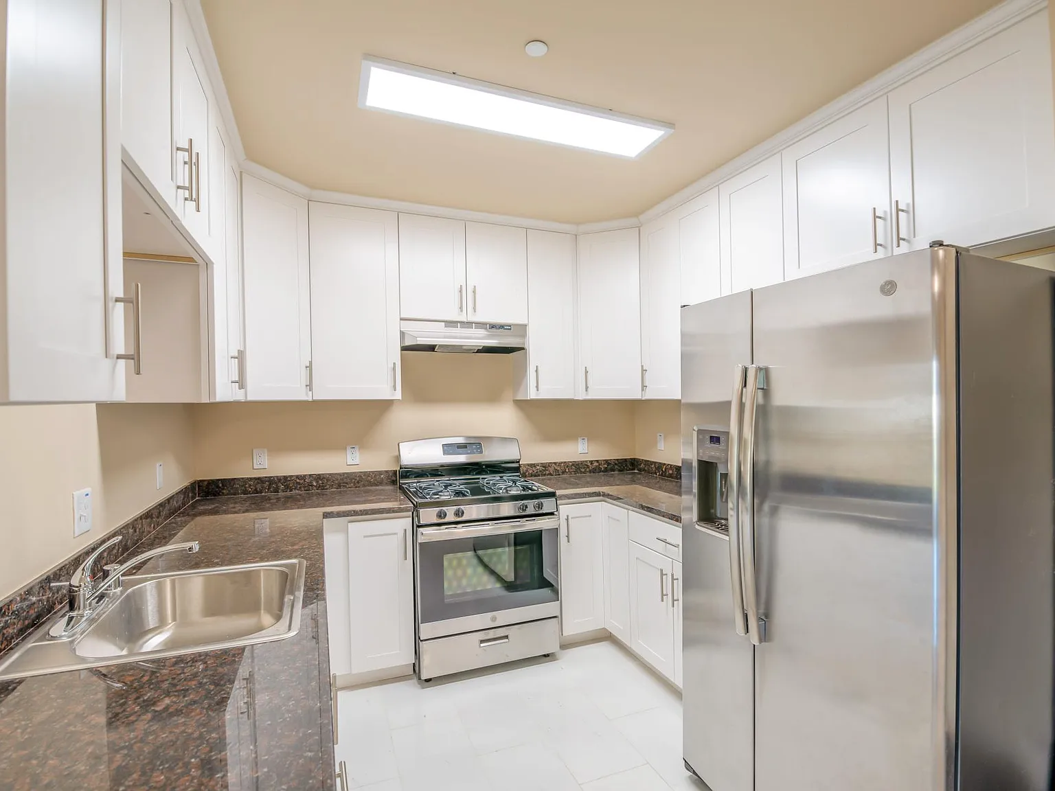 2 bed, 1360 sqft, $3,295 — Photo 2