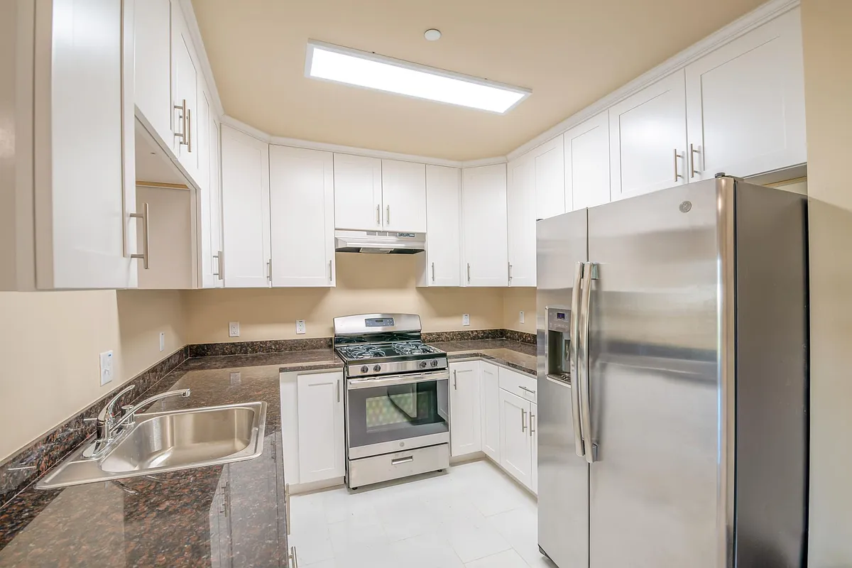 Building Photo - 317 Lester Ave #103