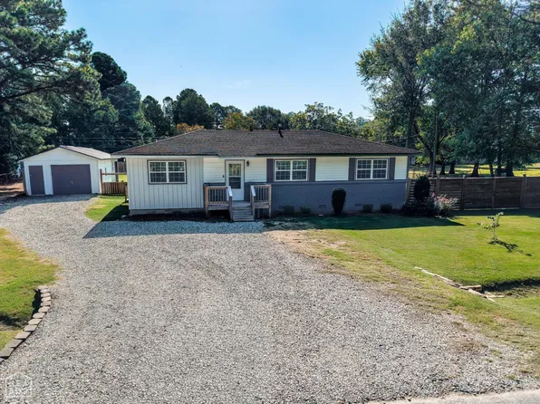 215 Woody Ln, Jonesboro, AR 72401