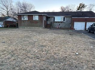 832 Hampshire Rd, Bay Shore, NY 11706