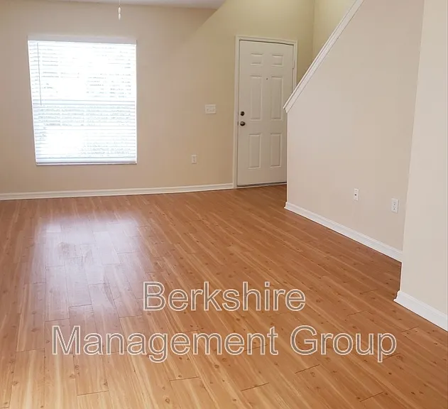 1113 Pogonia Dr — Photo 3