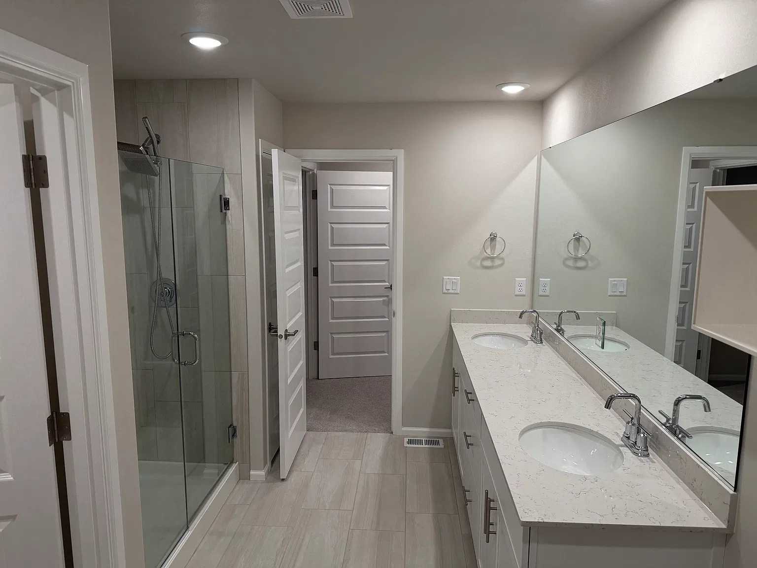 5 bed, 3.5 bath, 3343 sqft, $4,400 — Photo 2