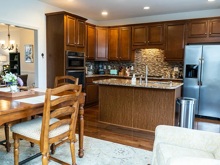 25095 Croxley Green Sq — Photo 68