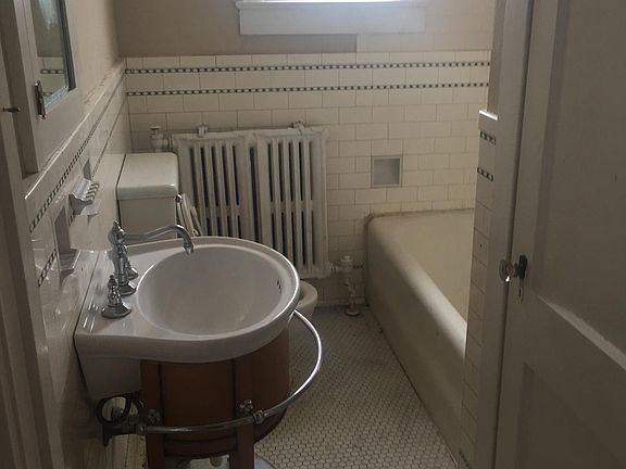 4th image of 1032 College St #302