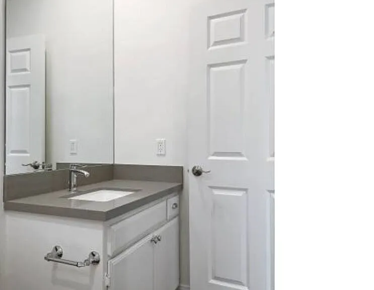 12712 Moorpark St #103 — Photo 15