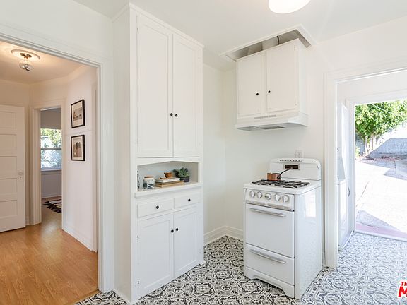 5th image of 246 N Park View St #1/2