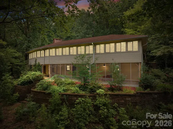 12 E Park Dr, Tryon, NC 28782