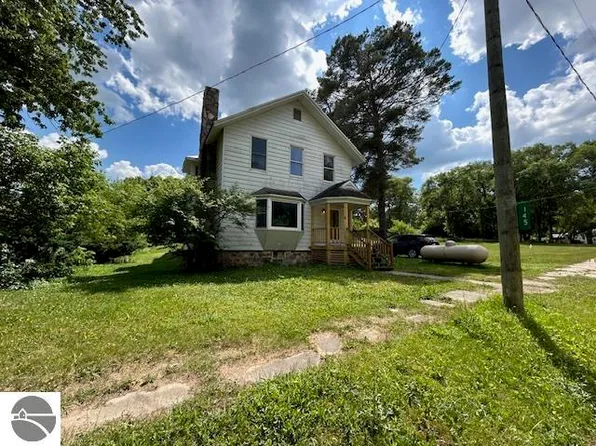 145 Millbrook Rd, Blanchard, MI 49310