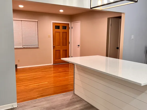 9611 Castanet Ct, Saint Louis, MO 63126