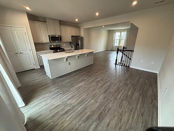 5th image of 216 Timber Forest Ln