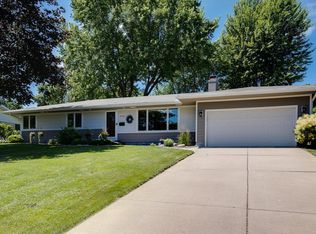 2001 Quebec Ave N, Golden Valley, MN 55427