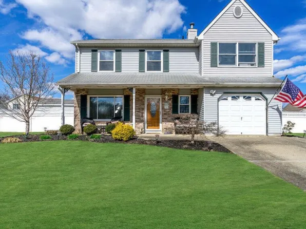 5 Scarlet Ln, Howell, NJ 07731
