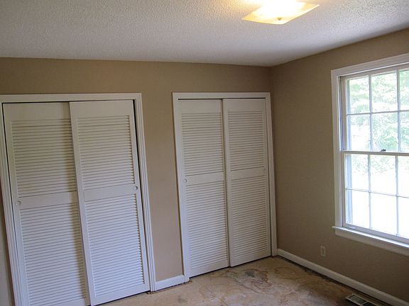 3rd image of 39 Leonard Dr