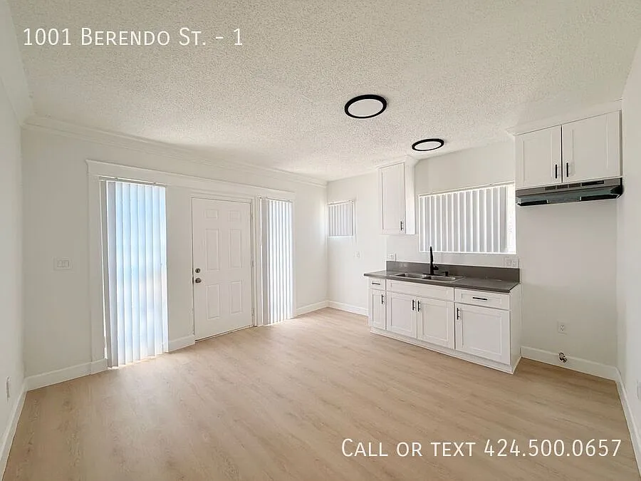 1001 N Berendo St #1