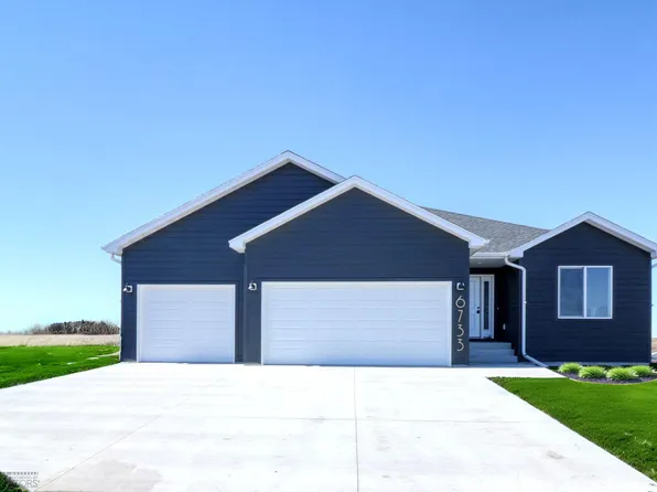 6733 28th St S, Fargo, ND 58104