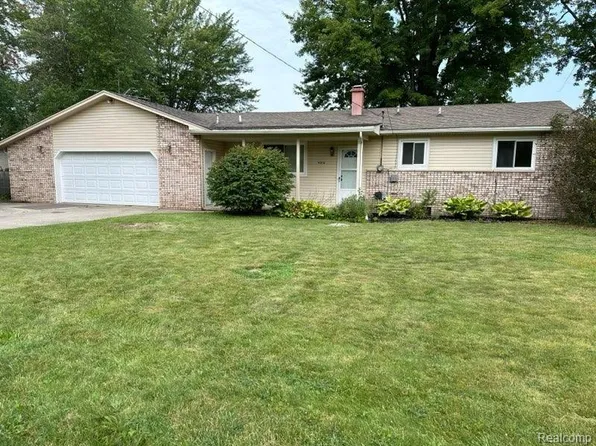 9818 Kress Rd, Pinckney, MI 48169