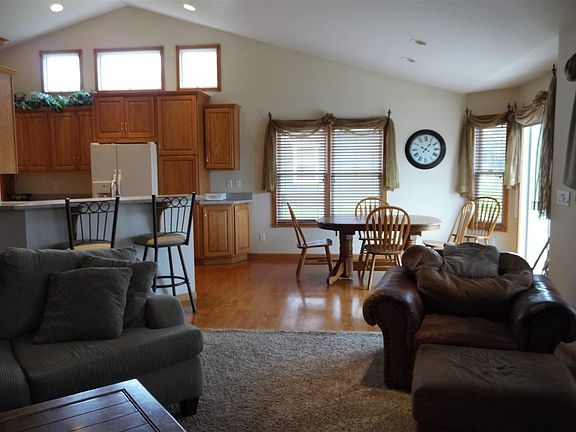 5th image of 2818 W Crossroads Dr