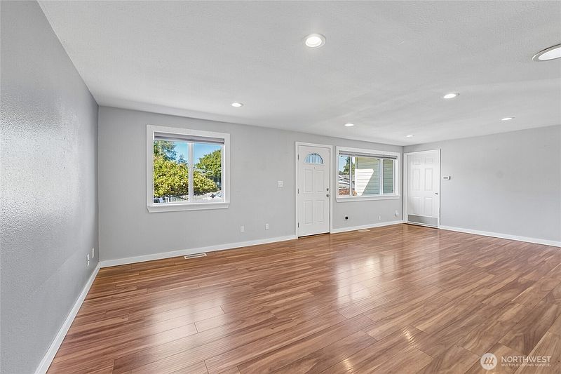 4th image of 1413 S 276th Place