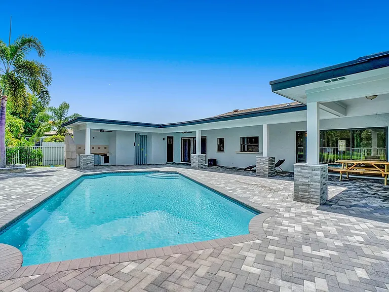16610 Royal Poinciana Ct — Photo 9
