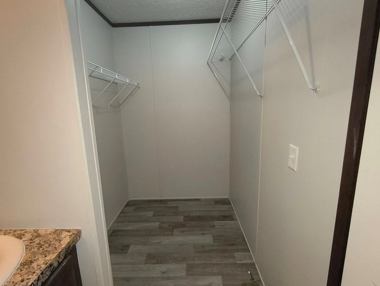 13 - 13 E AW — Photo 3