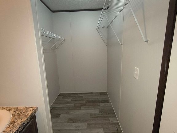 3rd image of 13 E Ashwood Dr