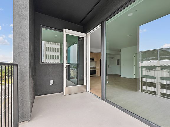 5th image of 1915 Park Ave #304