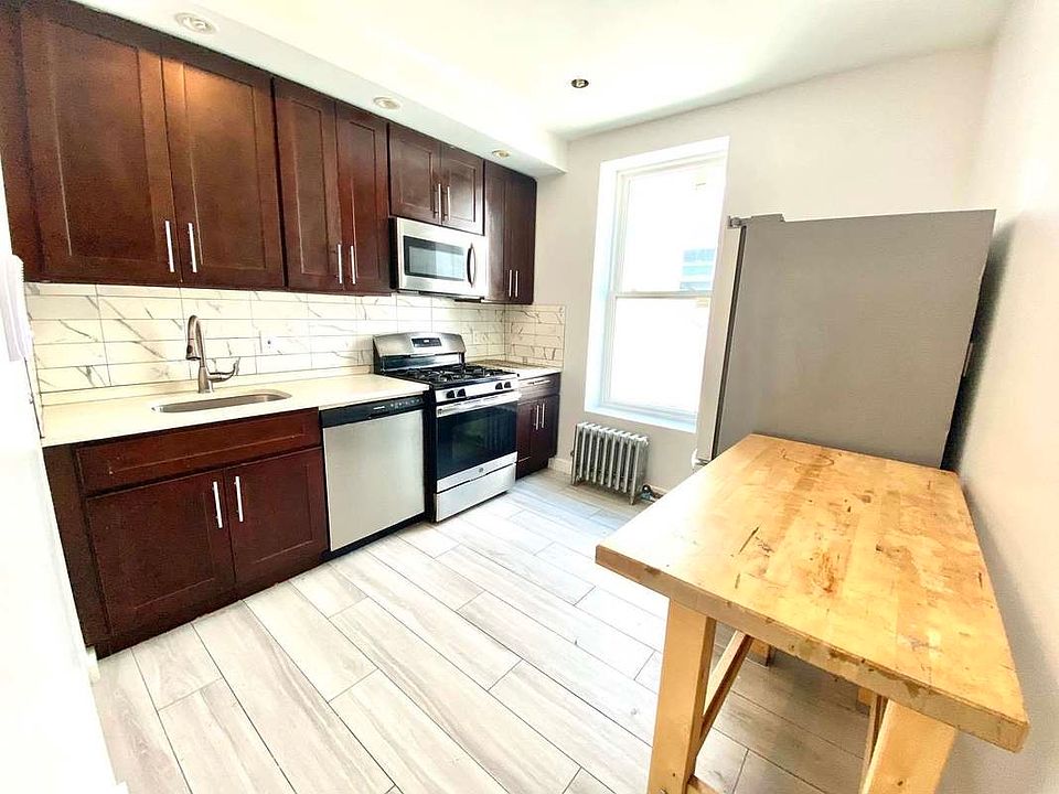 1st image of 10-31 Jackson Ave #3F