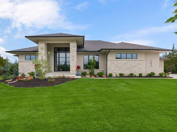 11560 S Wild Rose Ln, Olathe, KS 66061