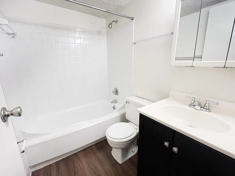 Crown Crossing Apartments — Photo 68