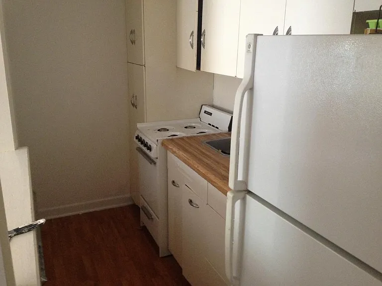957 N Main St #8 — Photo 4