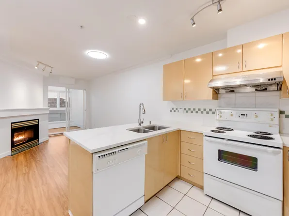 4989 Duchess St #210, Vancouver, BC V5R 6E5