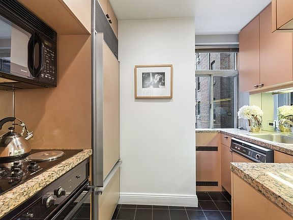 4th image of 411 W End Ave APT 4E