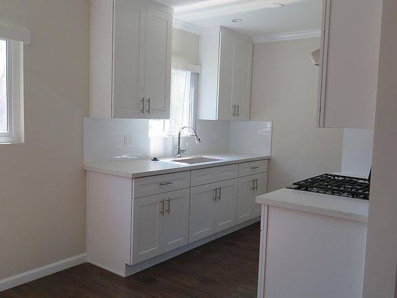 4th image of 5719 Hazeltine Ave