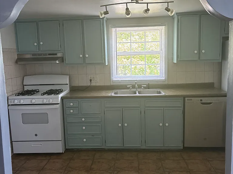 29 Brewer Ave — Photo 15