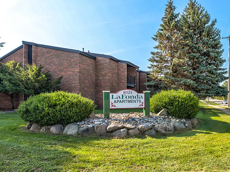 LaFonda Apartments — Photo 34
