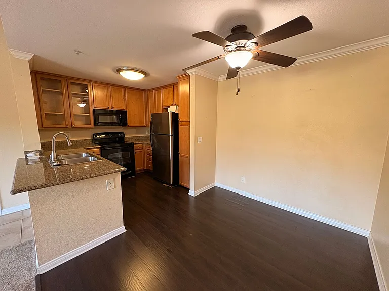 1020 La Terraza Cir #306 — Photo 9
