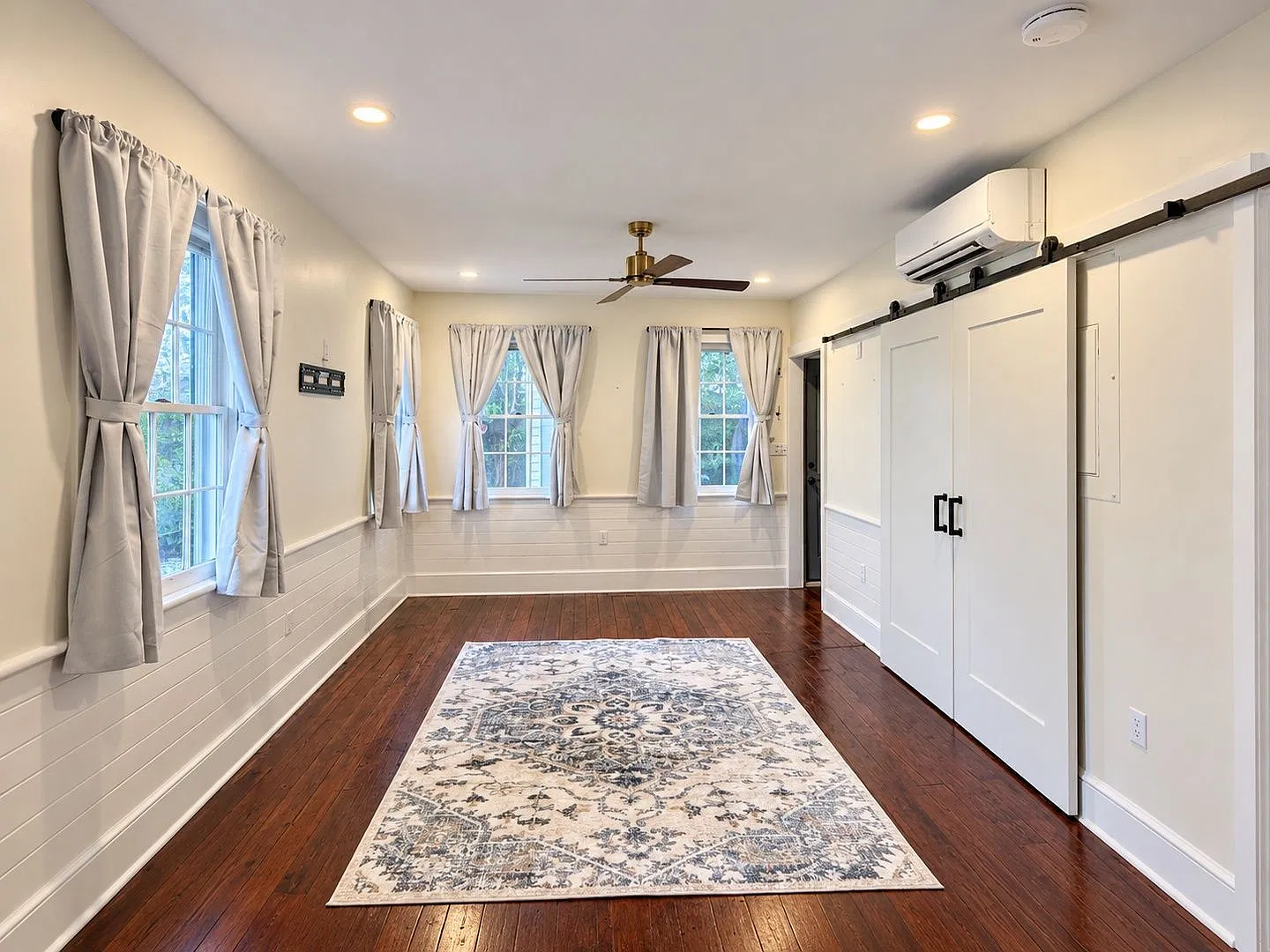 2 bed, 2.5 bath, 995 sqft, $4,000 — Photo 4