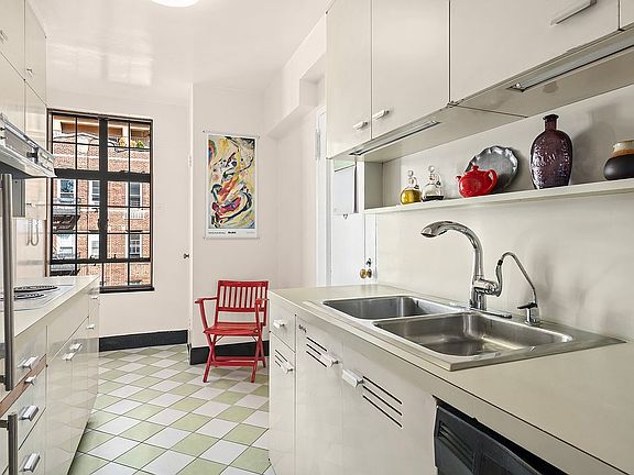 5th image of 230 E 50th St APT 6D