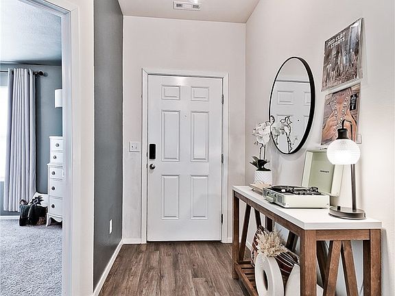 4th image of 2805 Bauer St