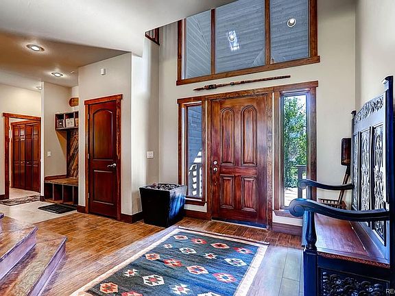 4th image of 831 Silver Cir