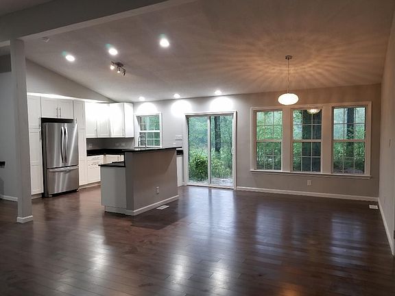 3rd image of 507 Forest Hill Dr