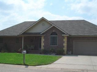 17 Stadium St, Haven, KS 67543