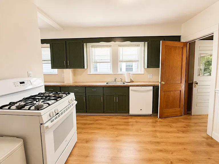 33-35 Philips St #2 — Photo 5
